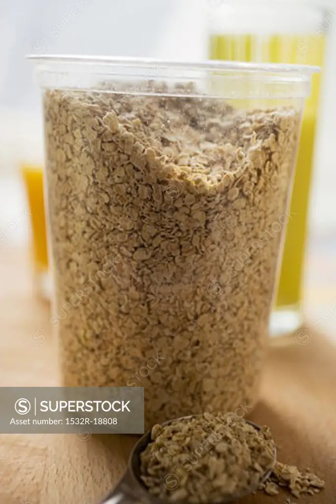 Rolled oats in a glass (1)