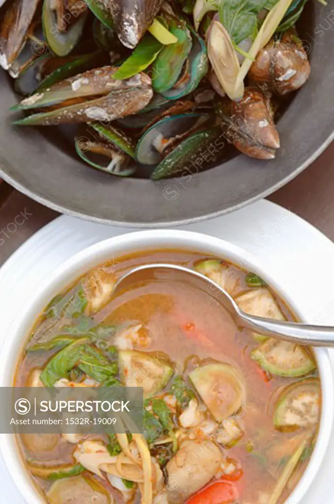 Mussels with lemon grass and vegetable stock