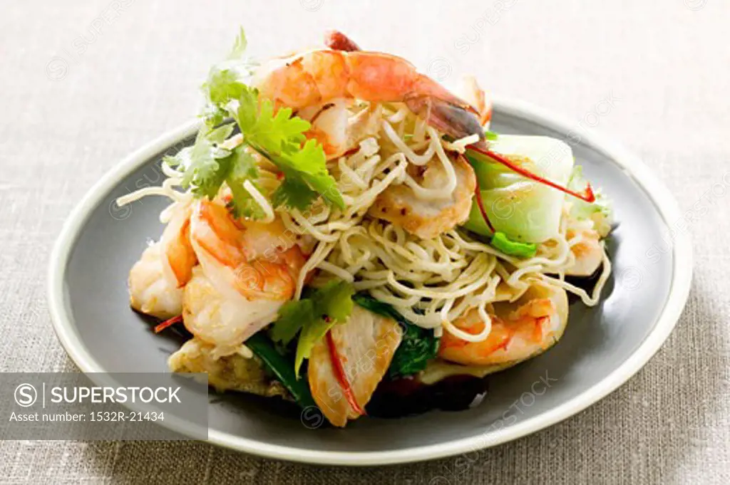 Bami Goreng with shrimps and chicken (Indonesia)