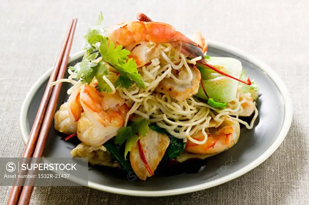 Bami Goreng with shrimps and chicken (Indonesia)