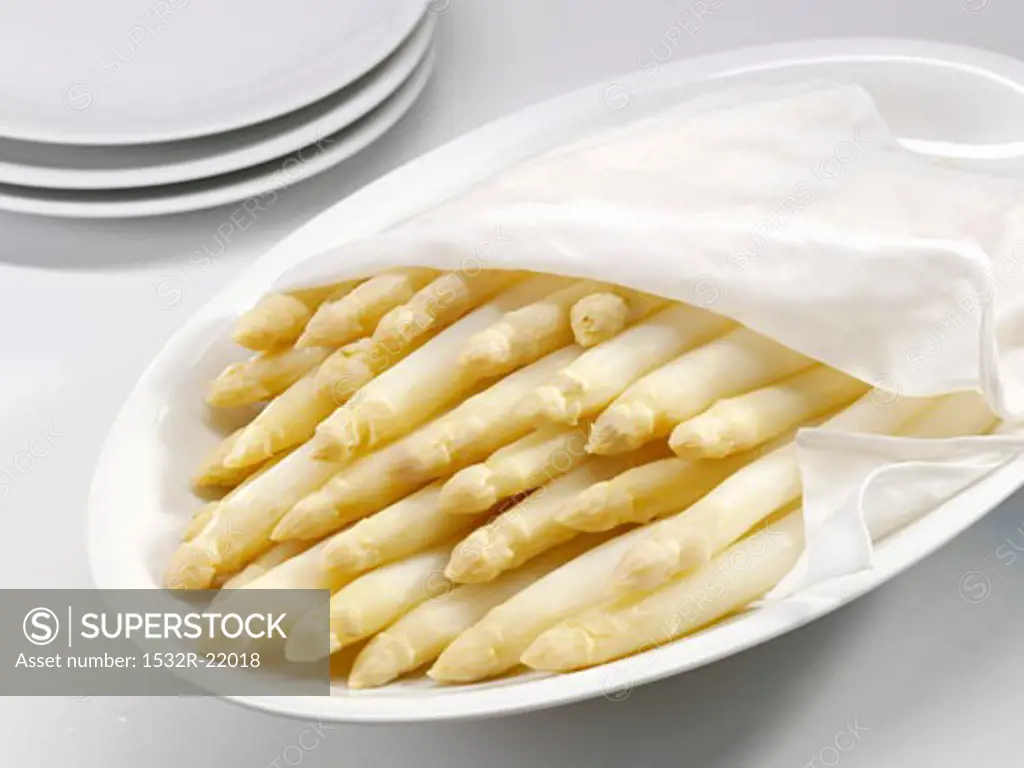 Cooked white asparagus on a platter