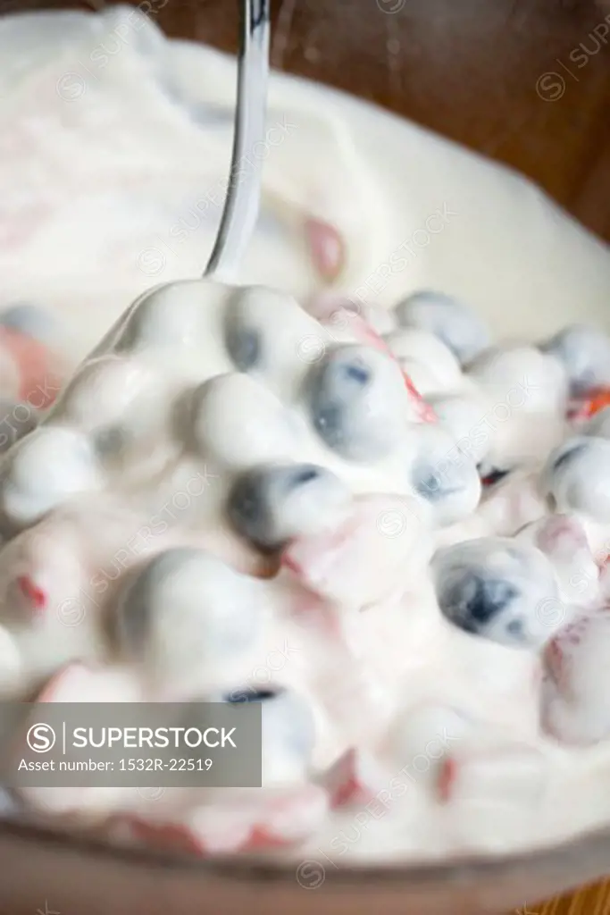 Mixing quark cream with berries