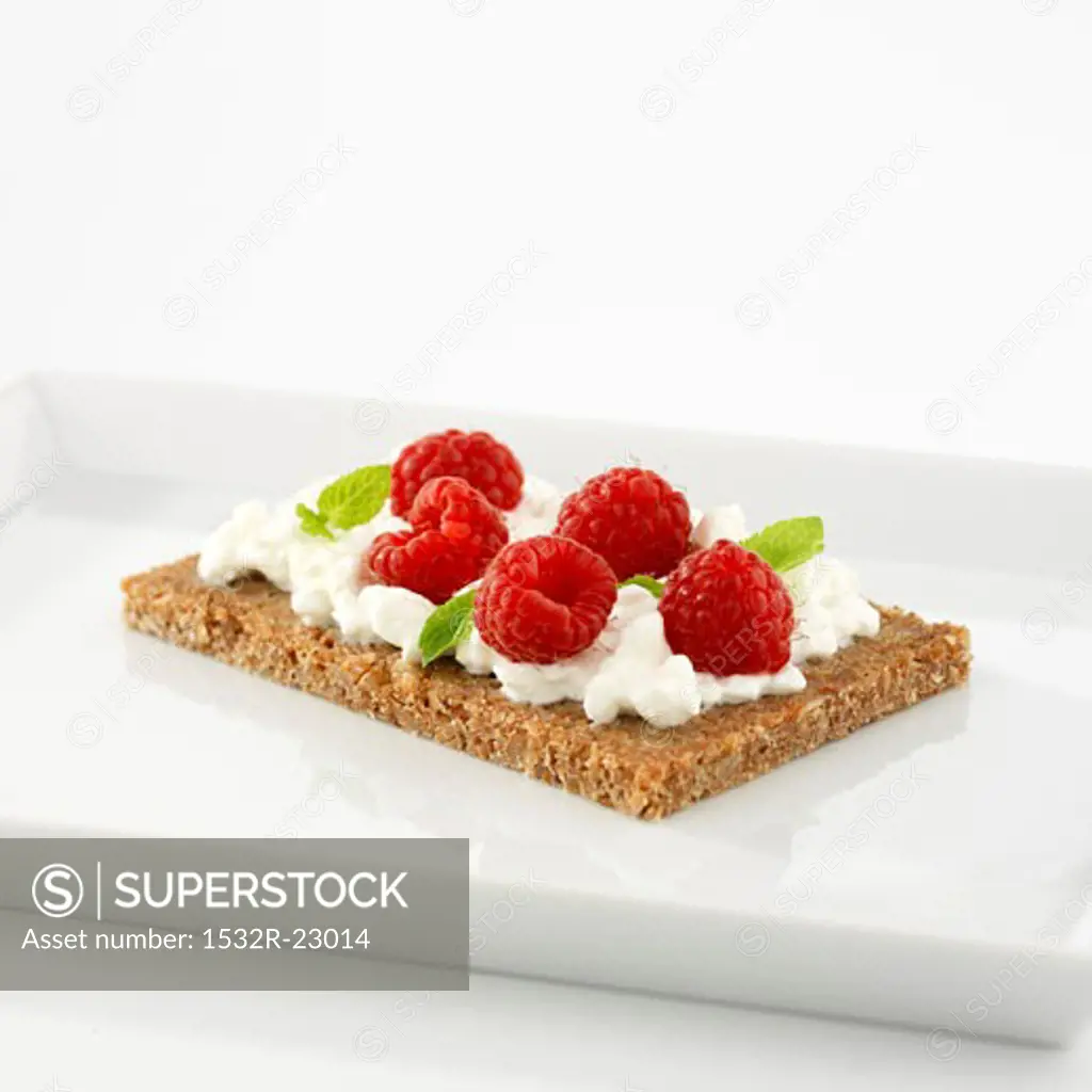 Cottage cheese and raspberries on wholegrain bread