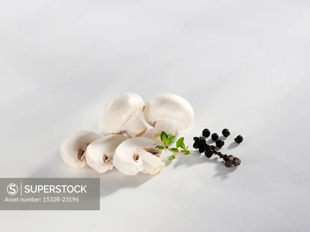 Button mushrooms, pepper and herbs