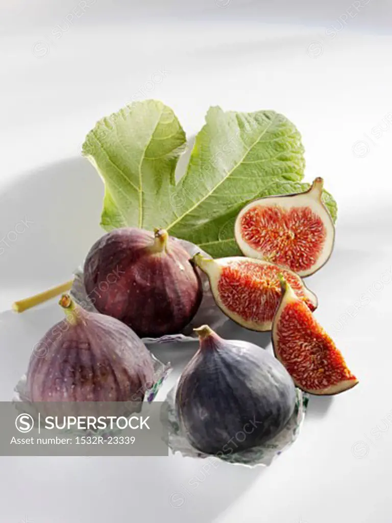 Figs, whole and cut into pieces