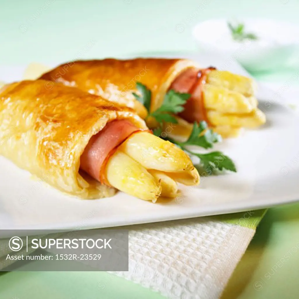 Ham and asparagus rolls in puff pastry