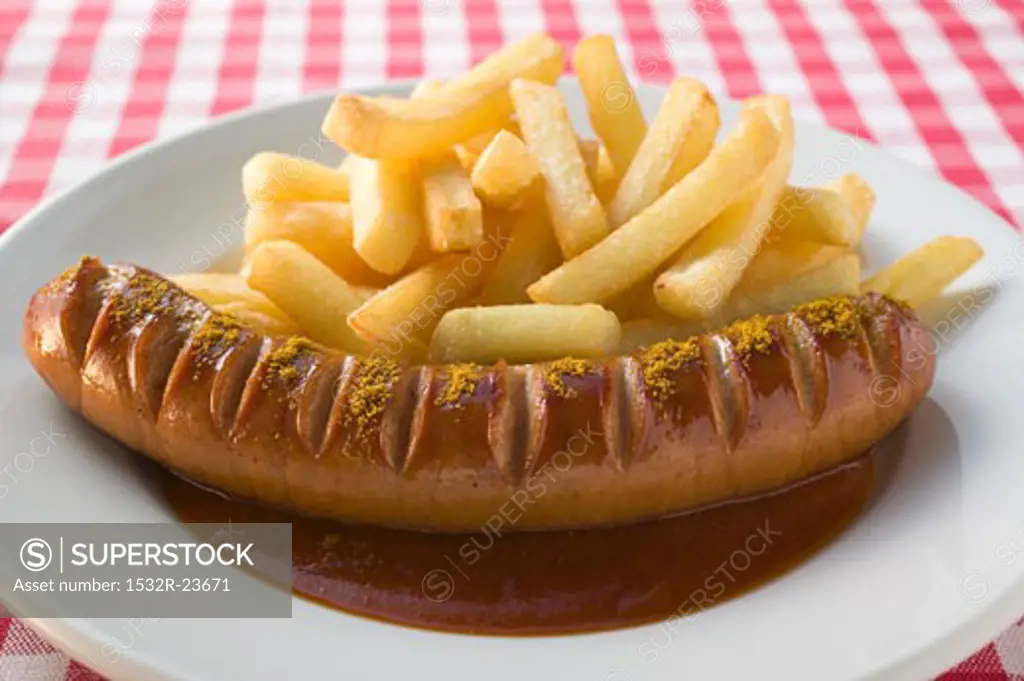 Sausage with ketchup, curry powder and chips