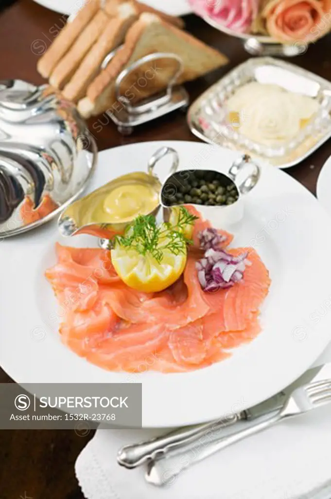 Smoked salmon with mayonnaise, capers and toast triangles