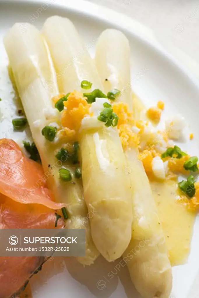 White asparagus with smoked salmon and egg sauce