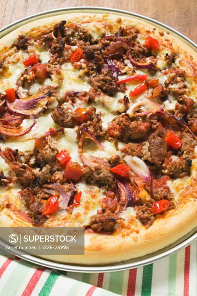 Mince and onion pizza with cheese