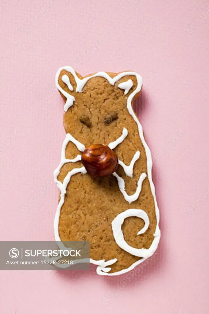 Gingerbread mouse with hazelnut