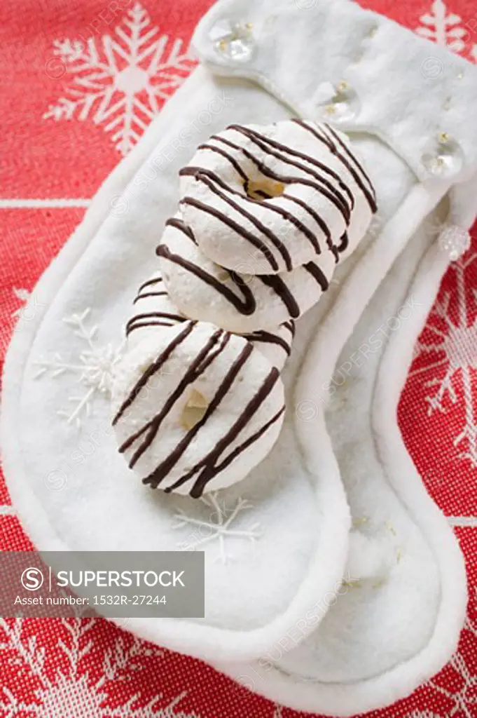 Meringue rings with chocolate stripes for Christmas