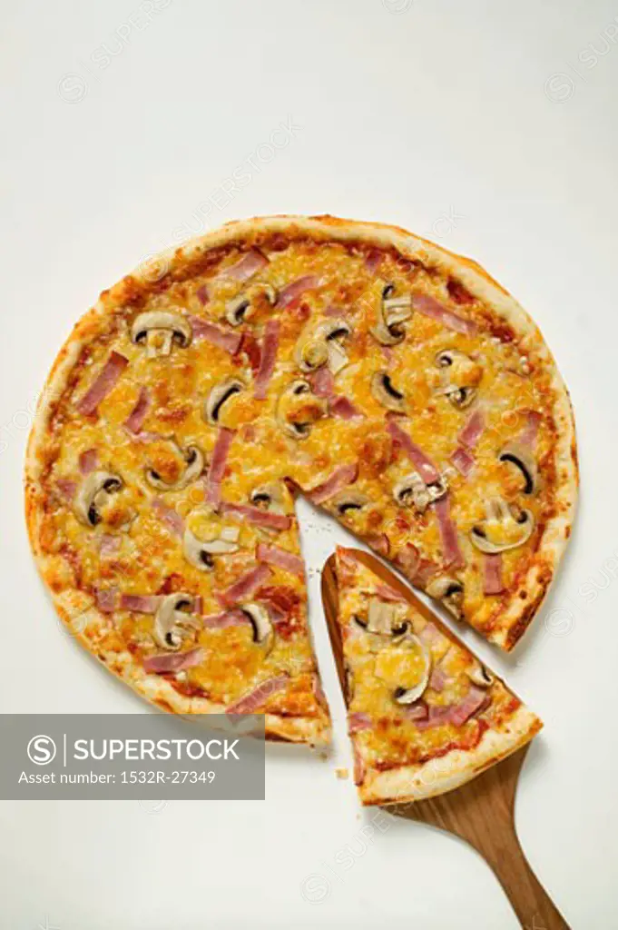 American-style ham and mushroom pizza