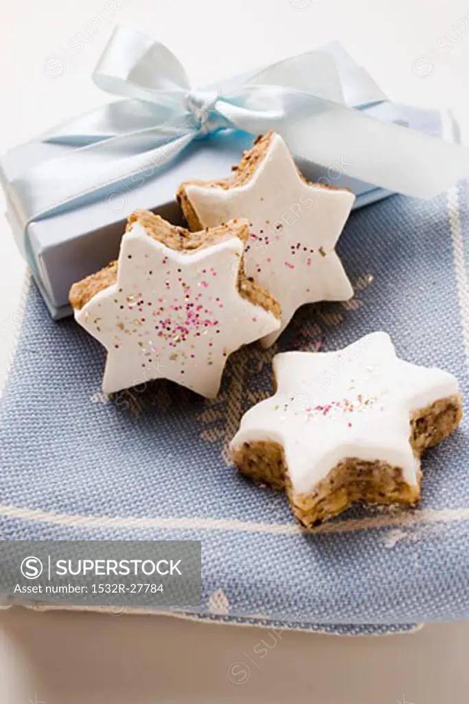 Cinnamon stars in front of Christmas gift