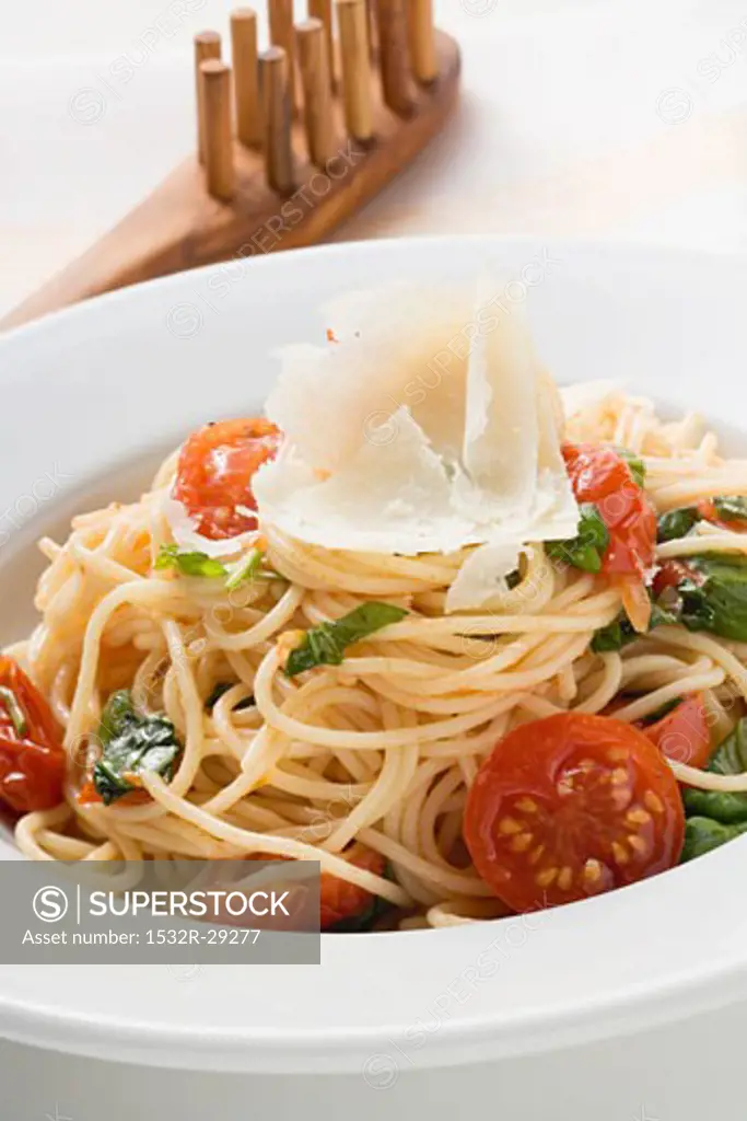 Spaghetti with cherry tomatoes, basil and Parmesan