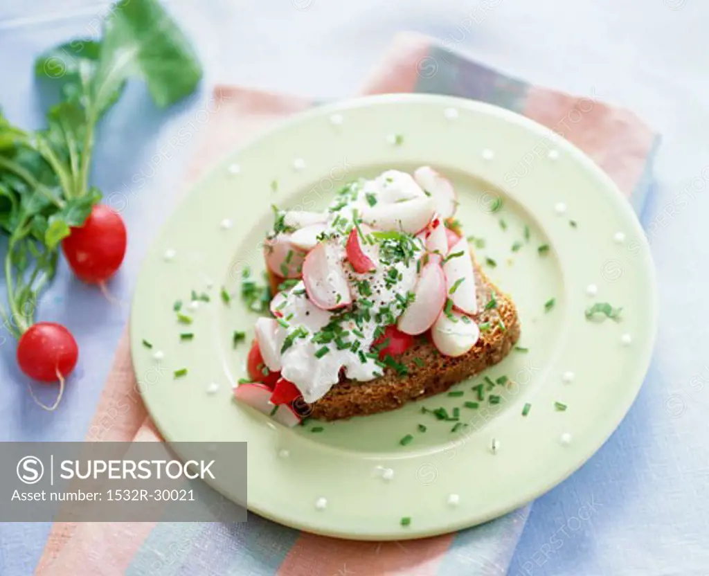 Soft cheese, radishes and chives on wholemeal bread
