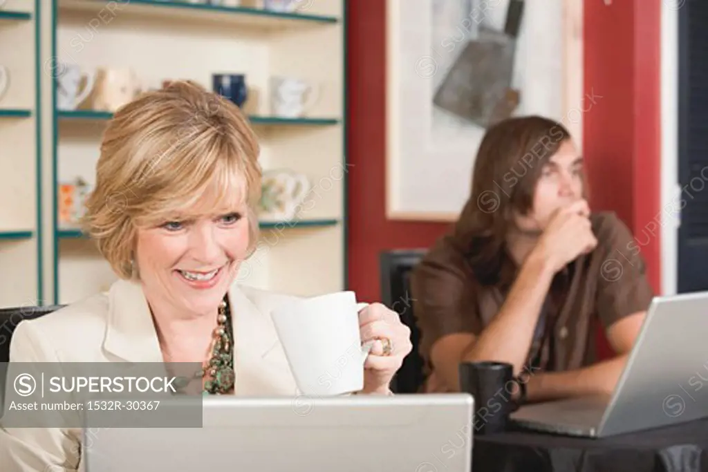 Mature woman at laptop in a café