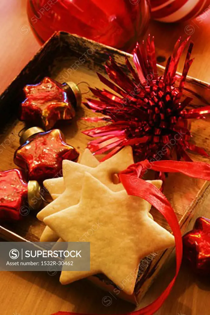 Star biscuits and Christmas decorations in a box