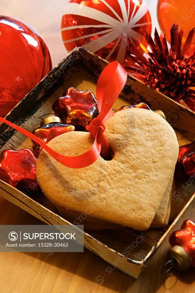 Heart-shaped biscuits and Christmas decorations in a box