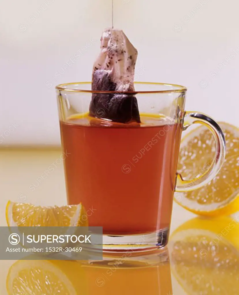 A glass of fruit tea with lemon