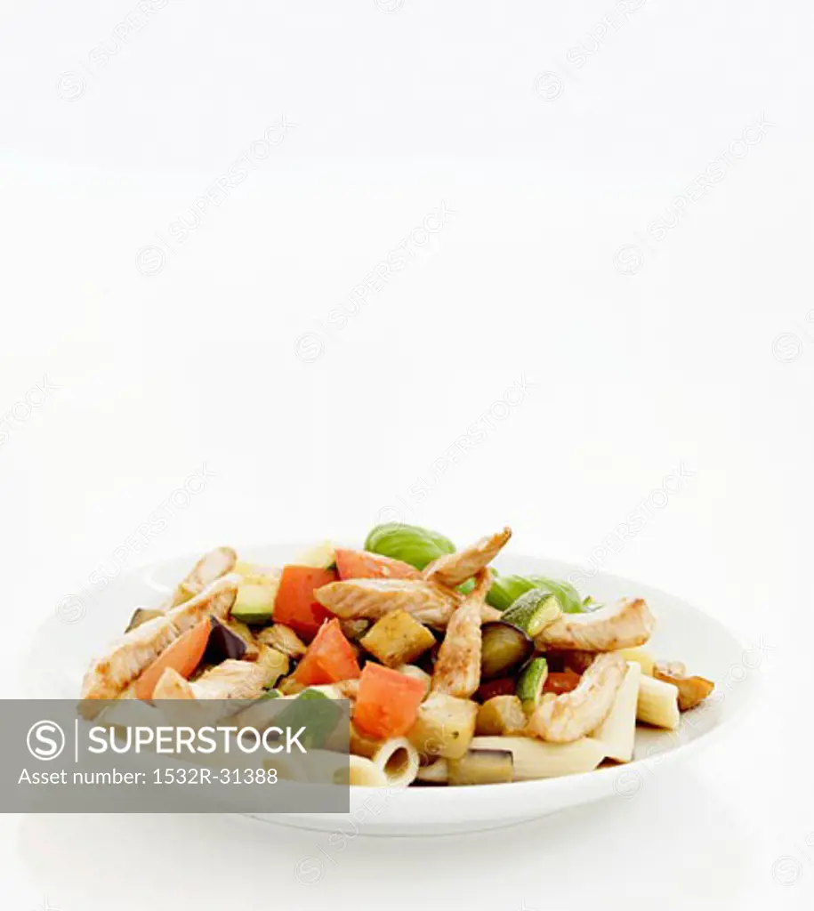 Penne with chicken breast and vegetables