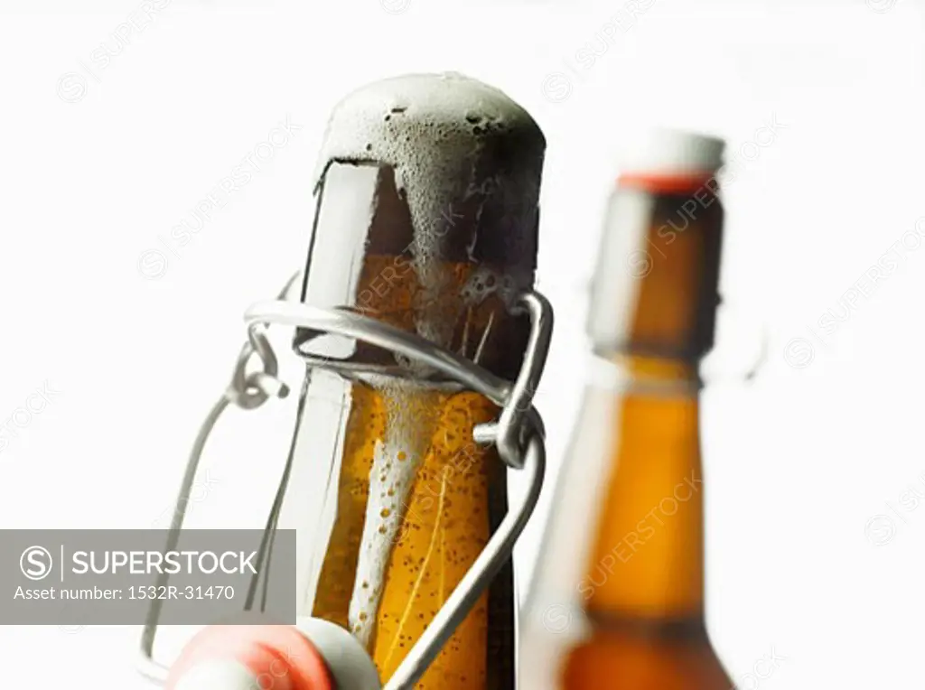Flip-top bottle with beer frothing out