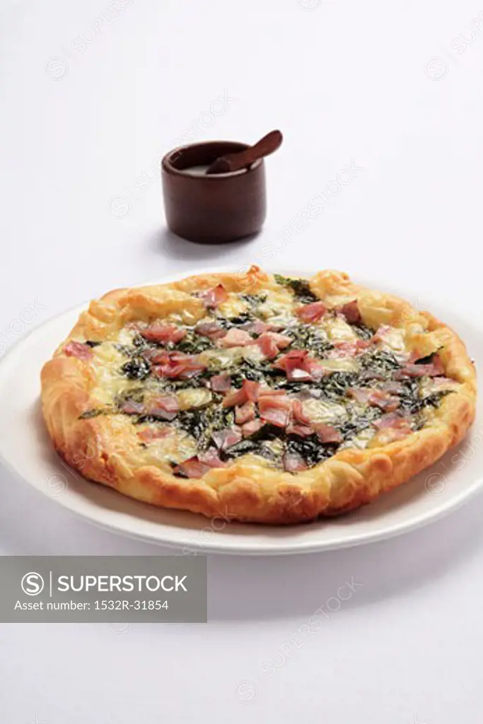 Ham and spinach pizza