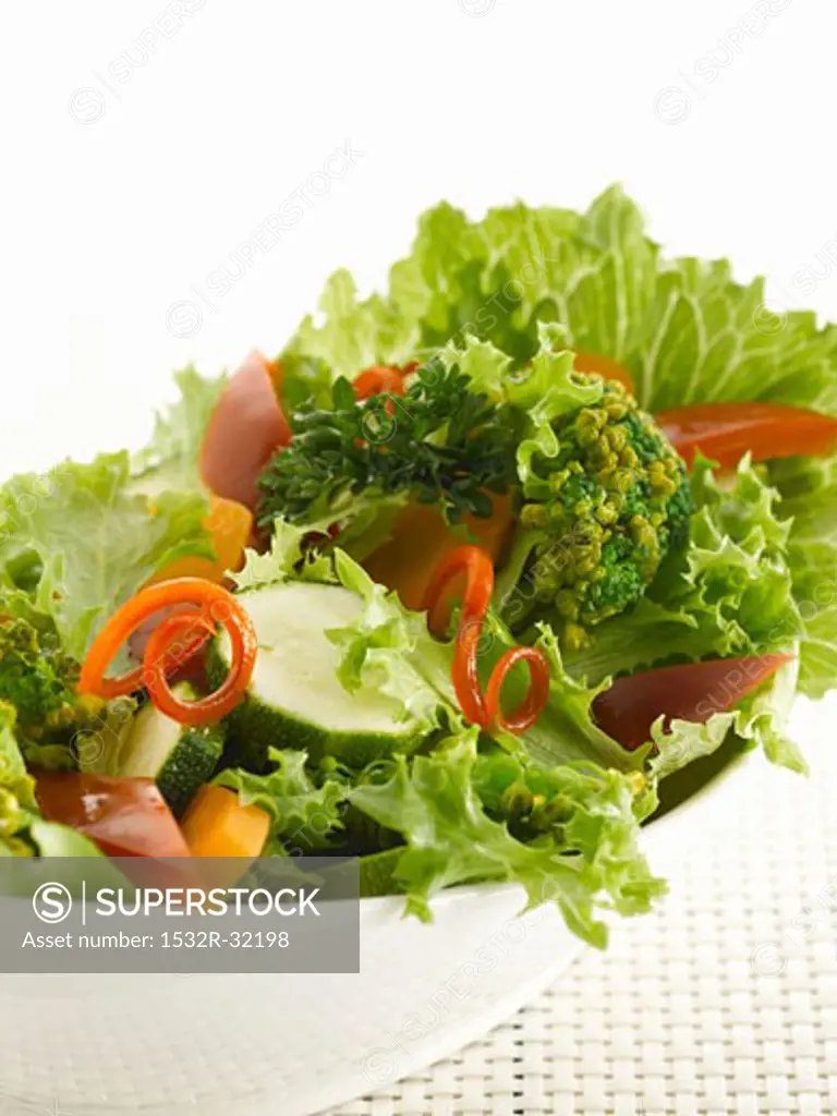 Mixed salad with lettuce, courgettes, peppers
