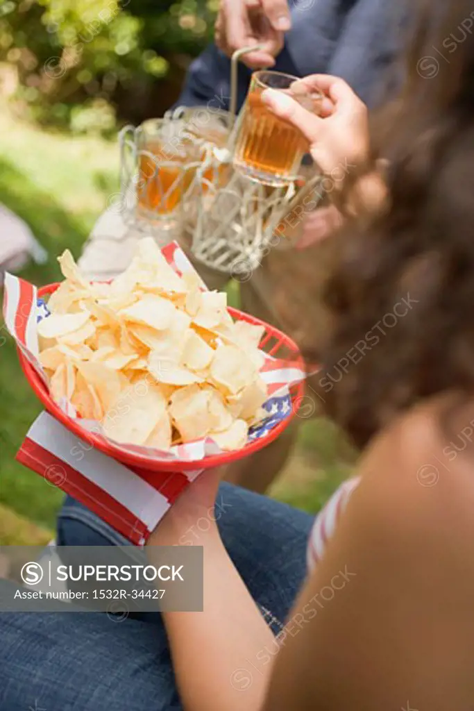 Young people with crisps & iced tea on the 4th of July (USA)