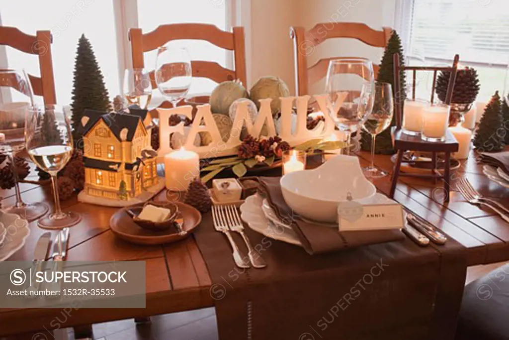 Table laid for Christmas (USA)
