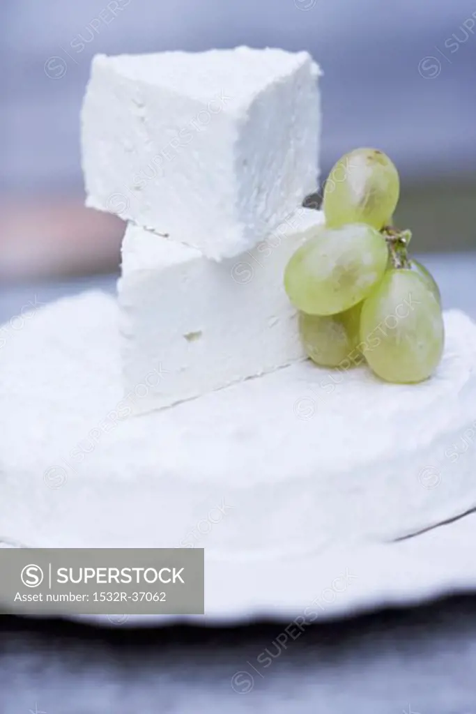 Sheep's cheese and green grapes