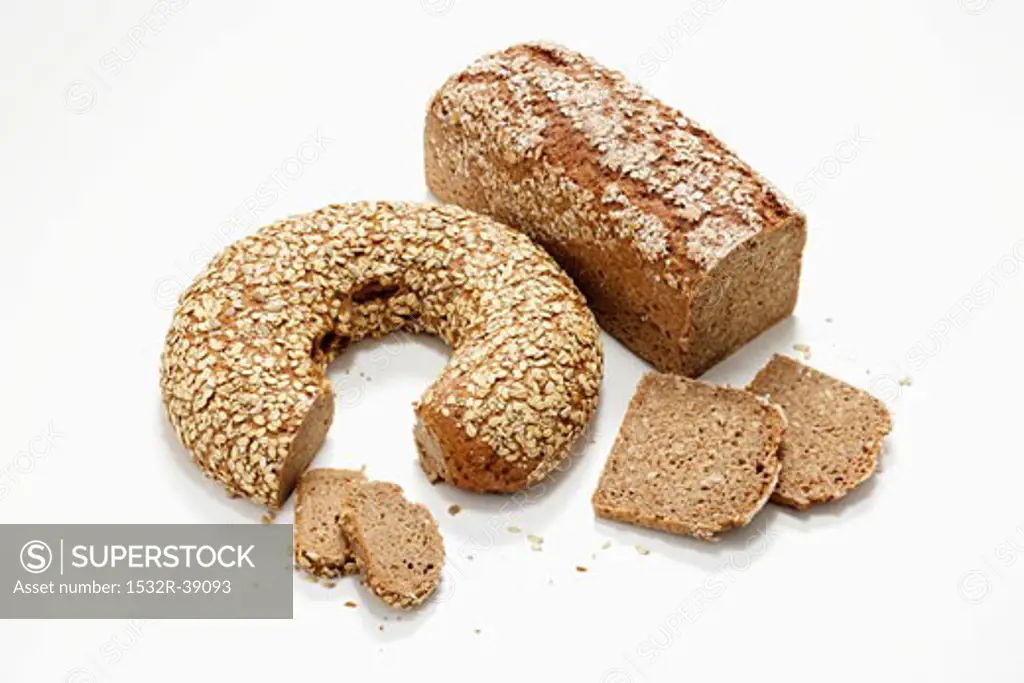 Two loaves of wholemeal bread, partly sliced