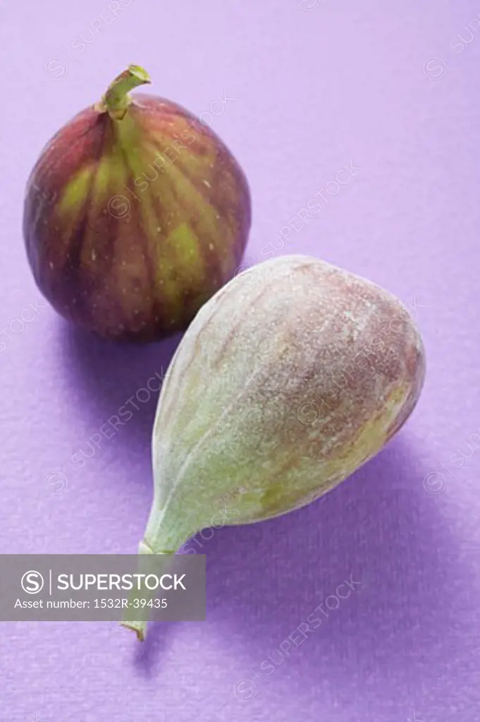 Two fresh figs