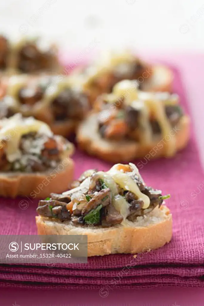 Toasted cheese and mushrooms on baguette slices