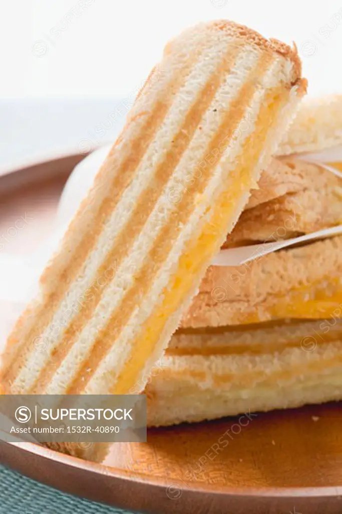 Cheese toasties (close-up)