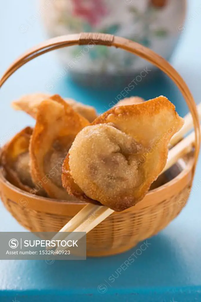 Dim sum (deep-fried) in basket