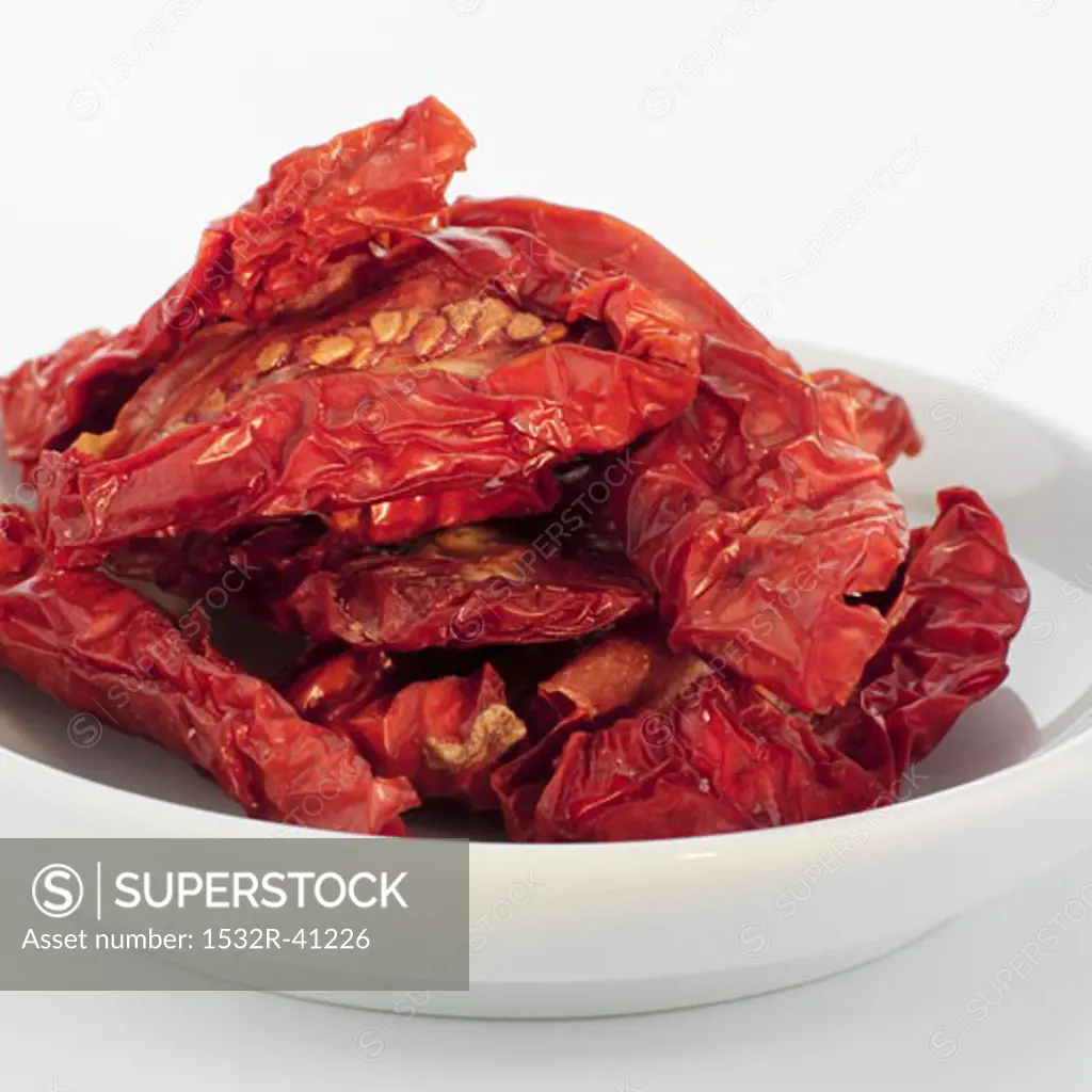 Organic dried tomatoes in white dish