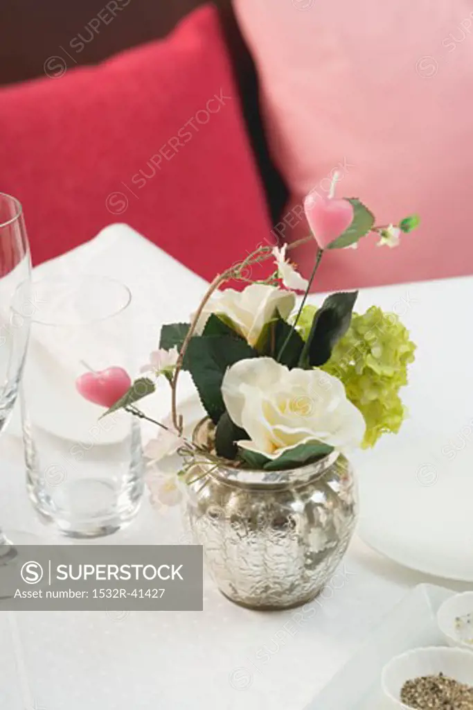 Floral decoration for a romantic dinner