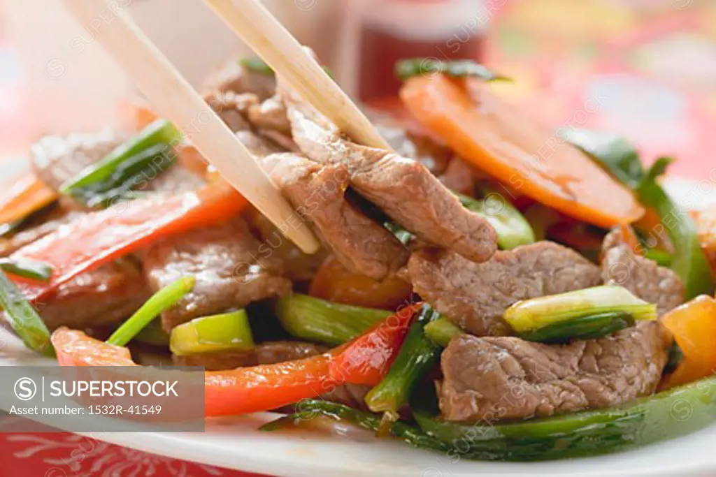 Stir-fried beef with vegetables (Asia)