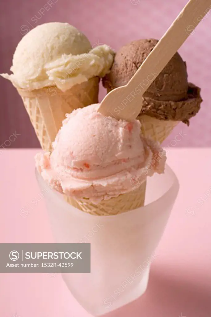 Strawberry, chocolate & vanilla ice cream in cones, ice cream spoon