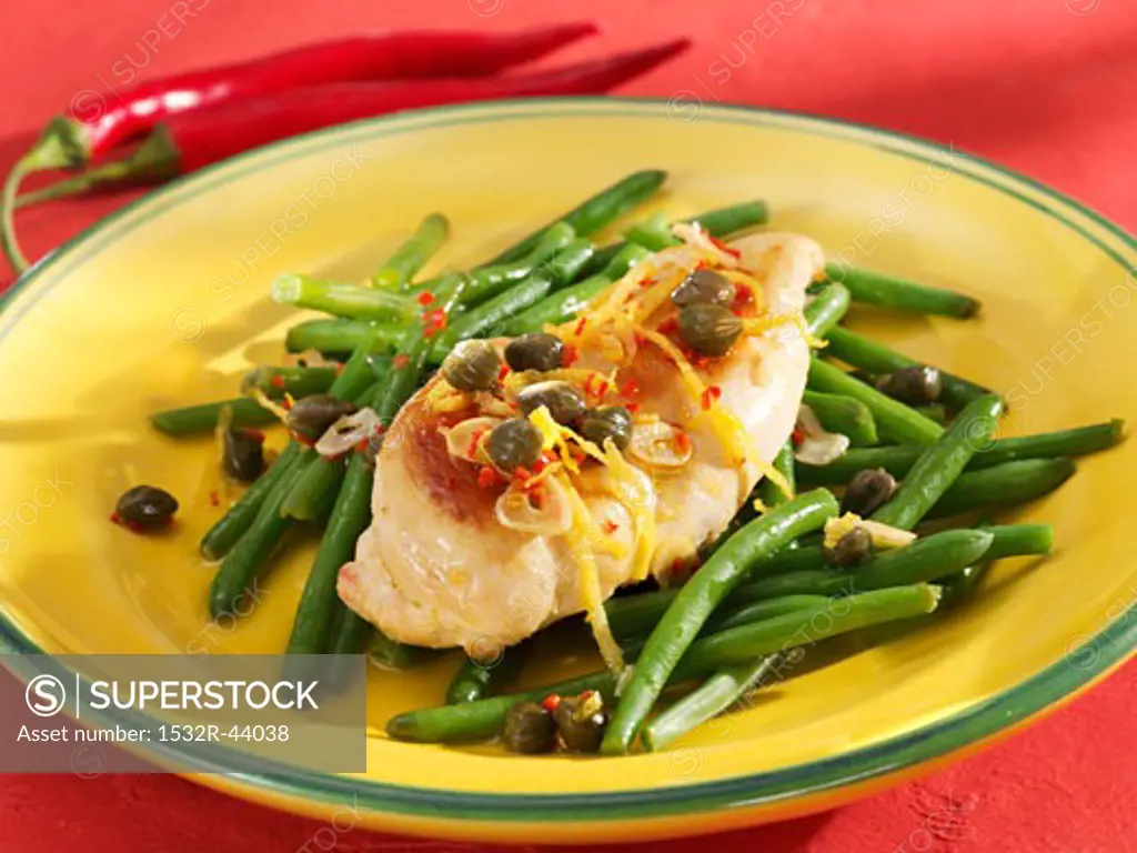 Chicken with garlic and chilli on green beans