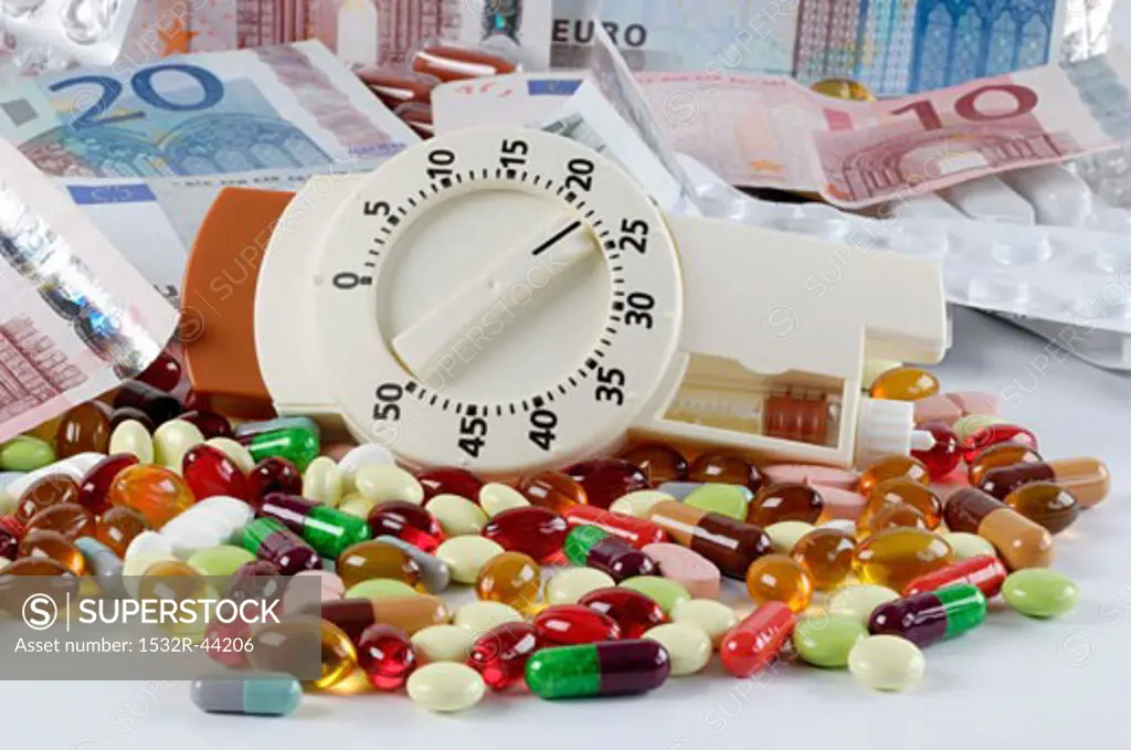 Picture symbolising 'Diabetes' (Money, tablets, insulin syringe)