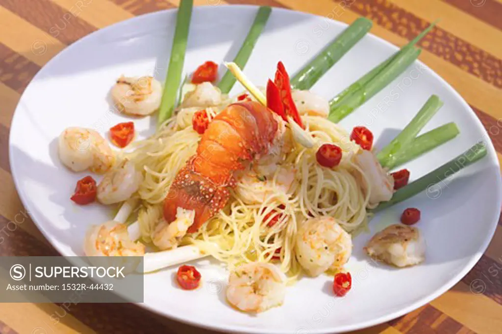 Spaghetti with shrimps and spiny lobster tail (Bahia)