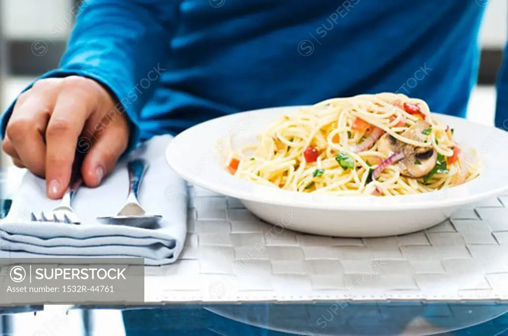 Spaghetti with vegetables and mushrooms