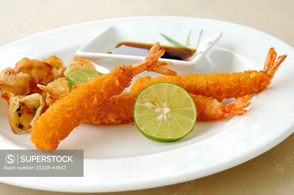 Breaded, deep-fried prawns with soy sauce