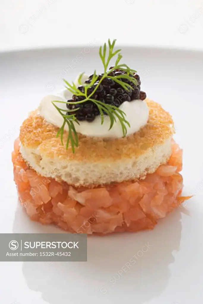 Tower of salmon tartare, white toast, sour cream & caviar