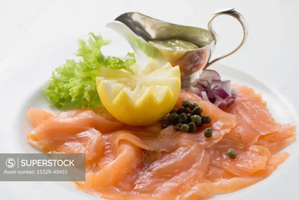 Smoked salmon with capers, mayonnaise and lemon