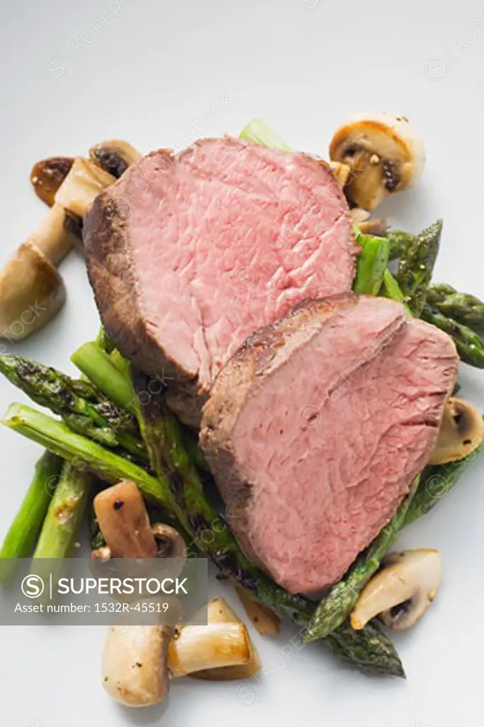 Beef fillet with green asparagus and mushrooms