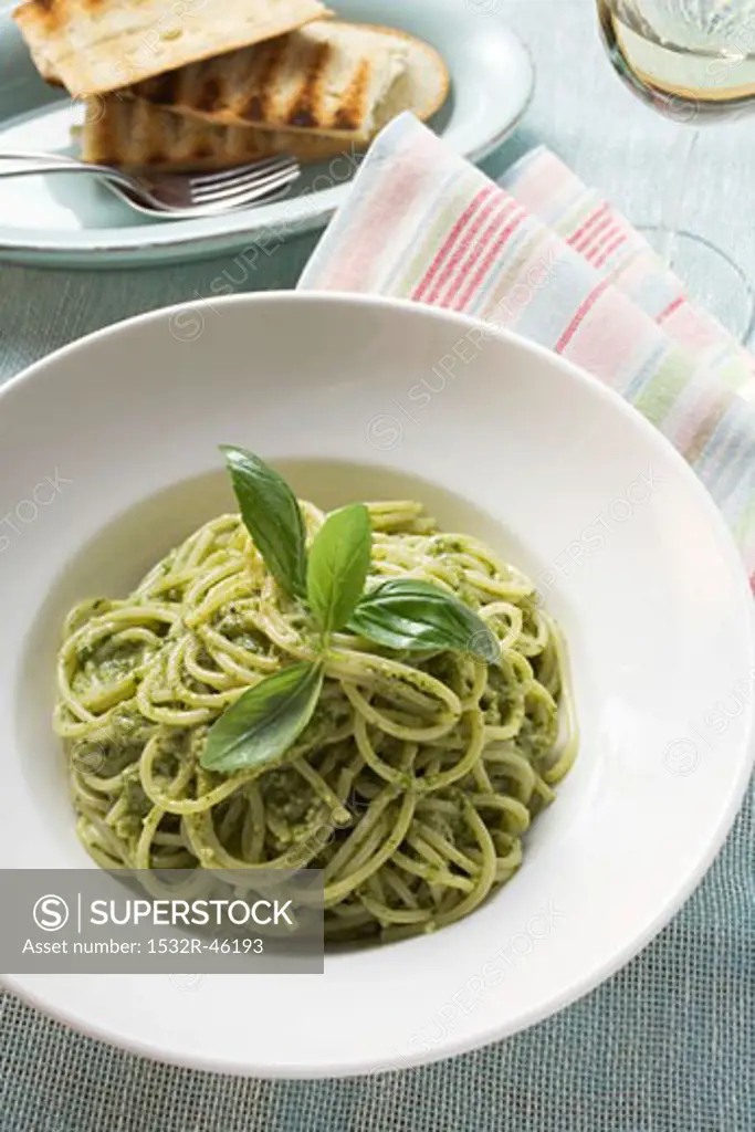 Spaghetti with pesto