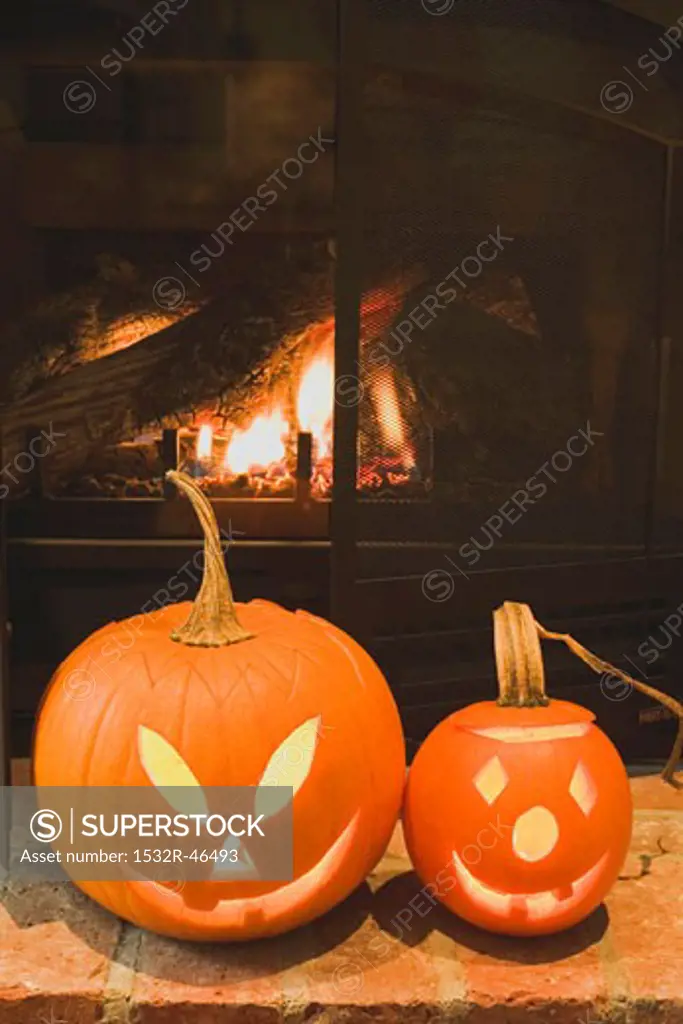 Two pumpkin lanterns for Halloween